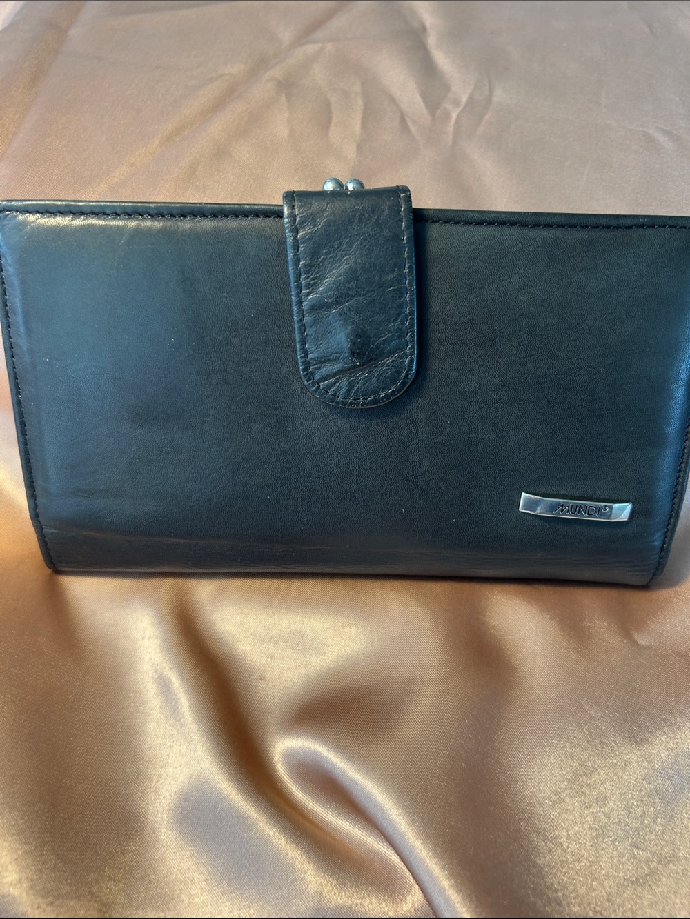 mundi Black Leather kisslock close Wallet with Silver Logo Plaque